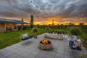 'Vineyard Cottage' A Golden Escape among the Vines
